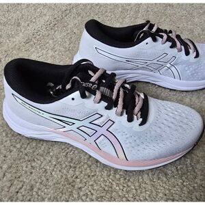 Asics Gel-Excite 7 Women's running shoes - Size 9  Never worn